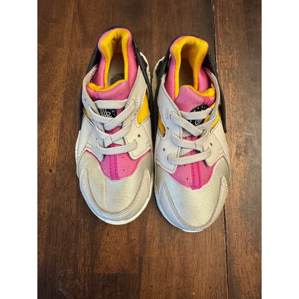 Huarache by Nike little kids size 9 white pink and yellow sneakers